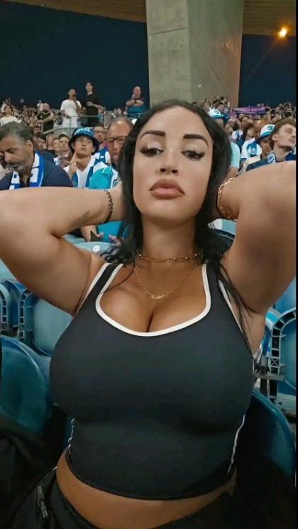 Mikaela Barbosa 28