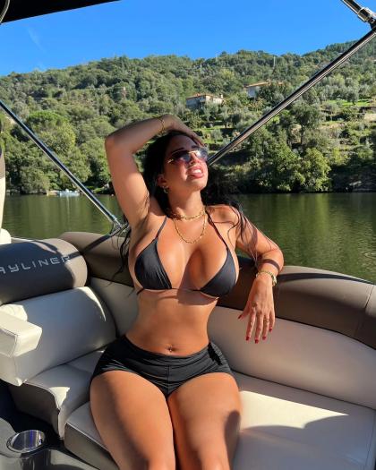 Mikaela Barbosa 27
