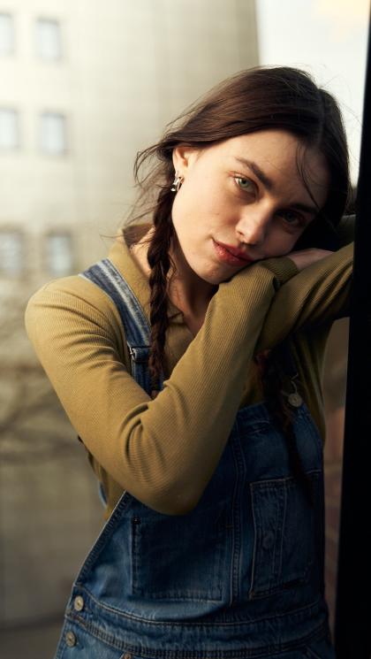 Charleen Weiss 26