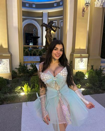 Karely Ruiz 23