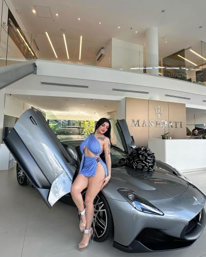 Karely Ruiz 4