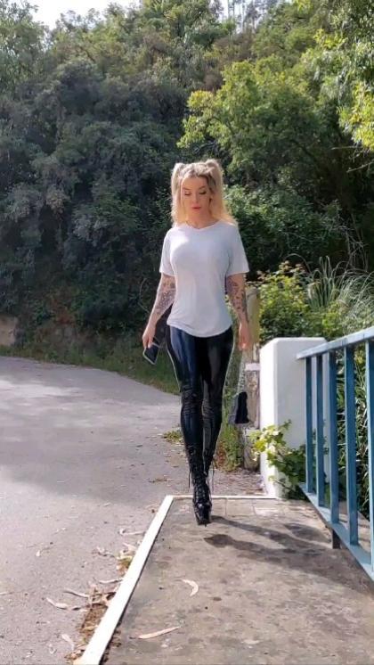 Karina 25