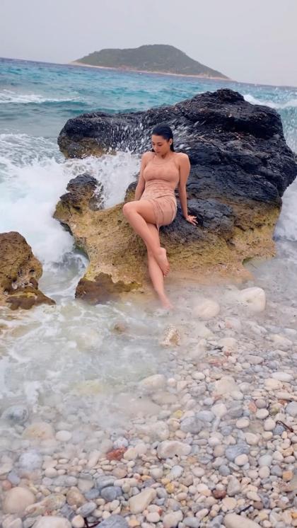 Helga Lovekaty 27