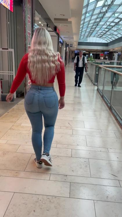 Jolie Becker 84