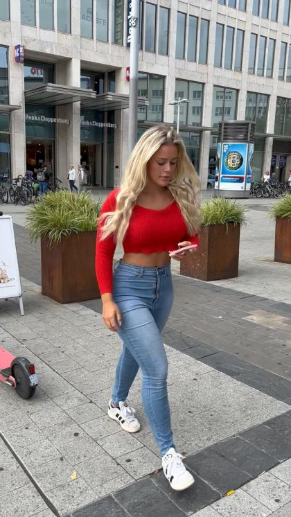 Jolie Becker 52