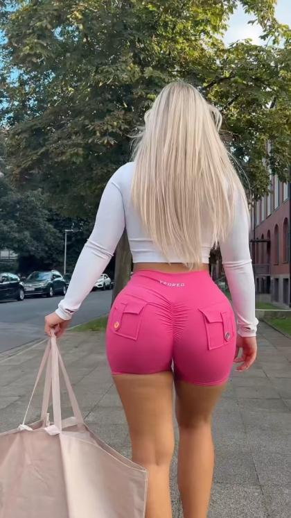 Jolie Becker 42