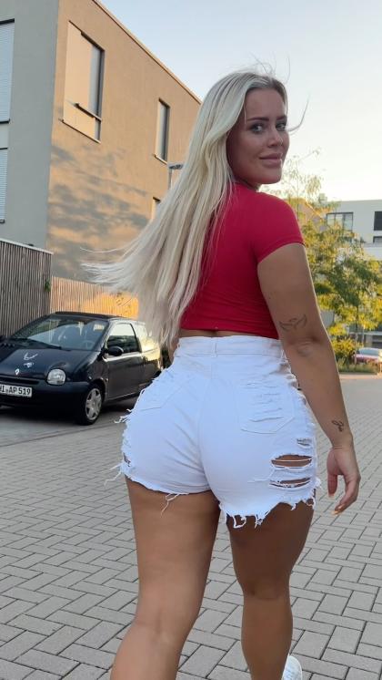 Jolie Becker 24