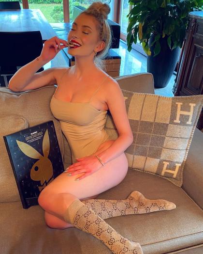 Bella 44