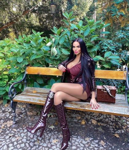 Adriane Kailyn 33